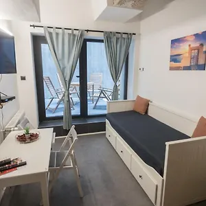 Peaceful Basement With Terrace & Free Gym , Budapesta Ungaria